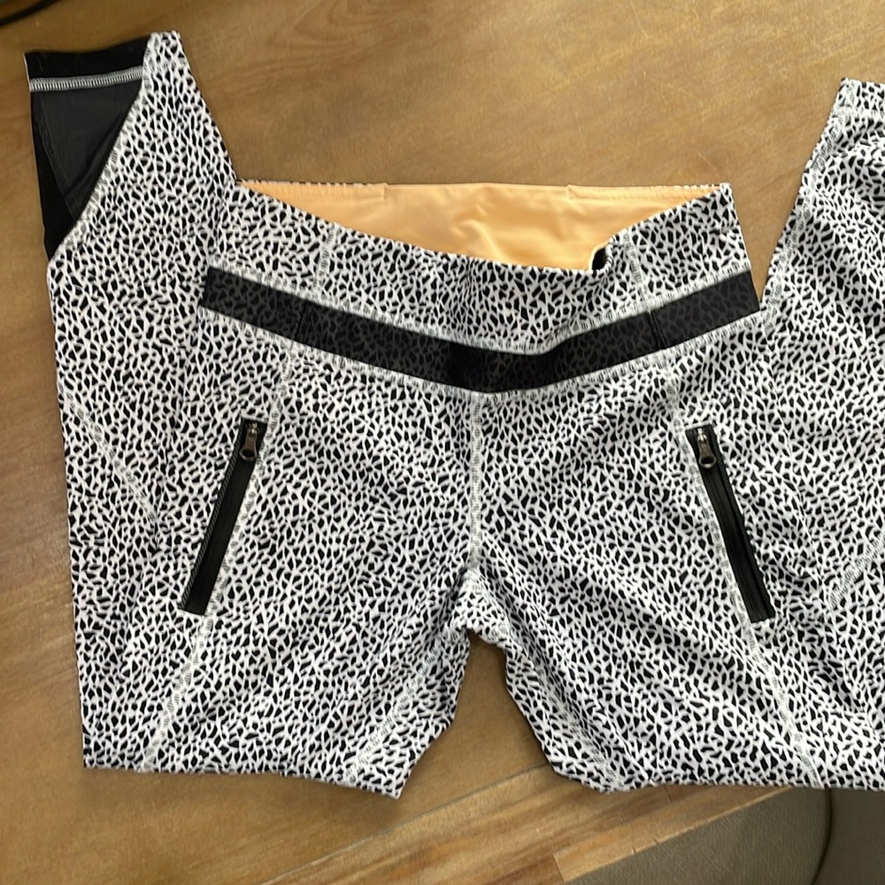 EUC Lululemon leggings. Size 6